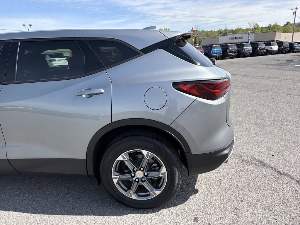 Used 2025 Chevrolet Blazer LT AWD/4WD image 9