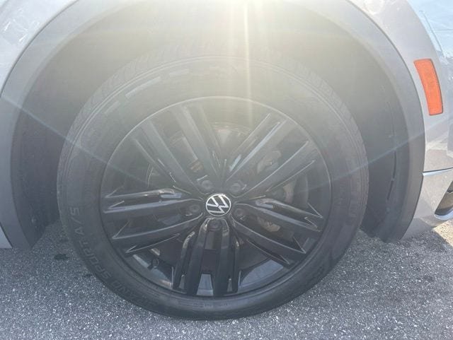 Used 2022 Volkswagen Tiguan SE R-Line FWD image 17