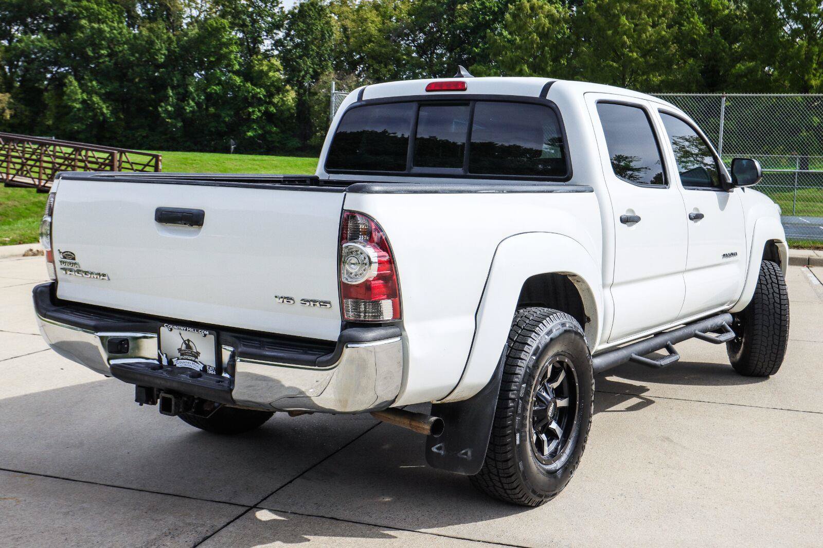 Used 2015 Toyota Tacoma 4x4 Double Cab w/ SR5 Package image 12