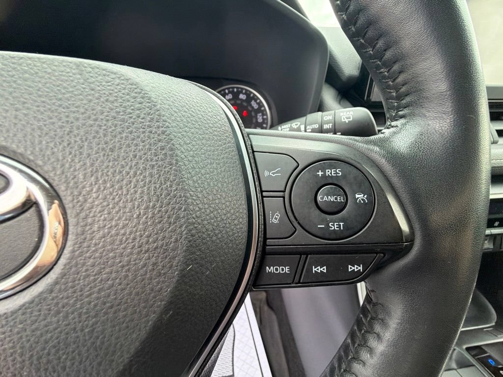 Used 2021 Toyota RAV4 XLE w/ XLE Grade Weather Package AWD/4WD image 32