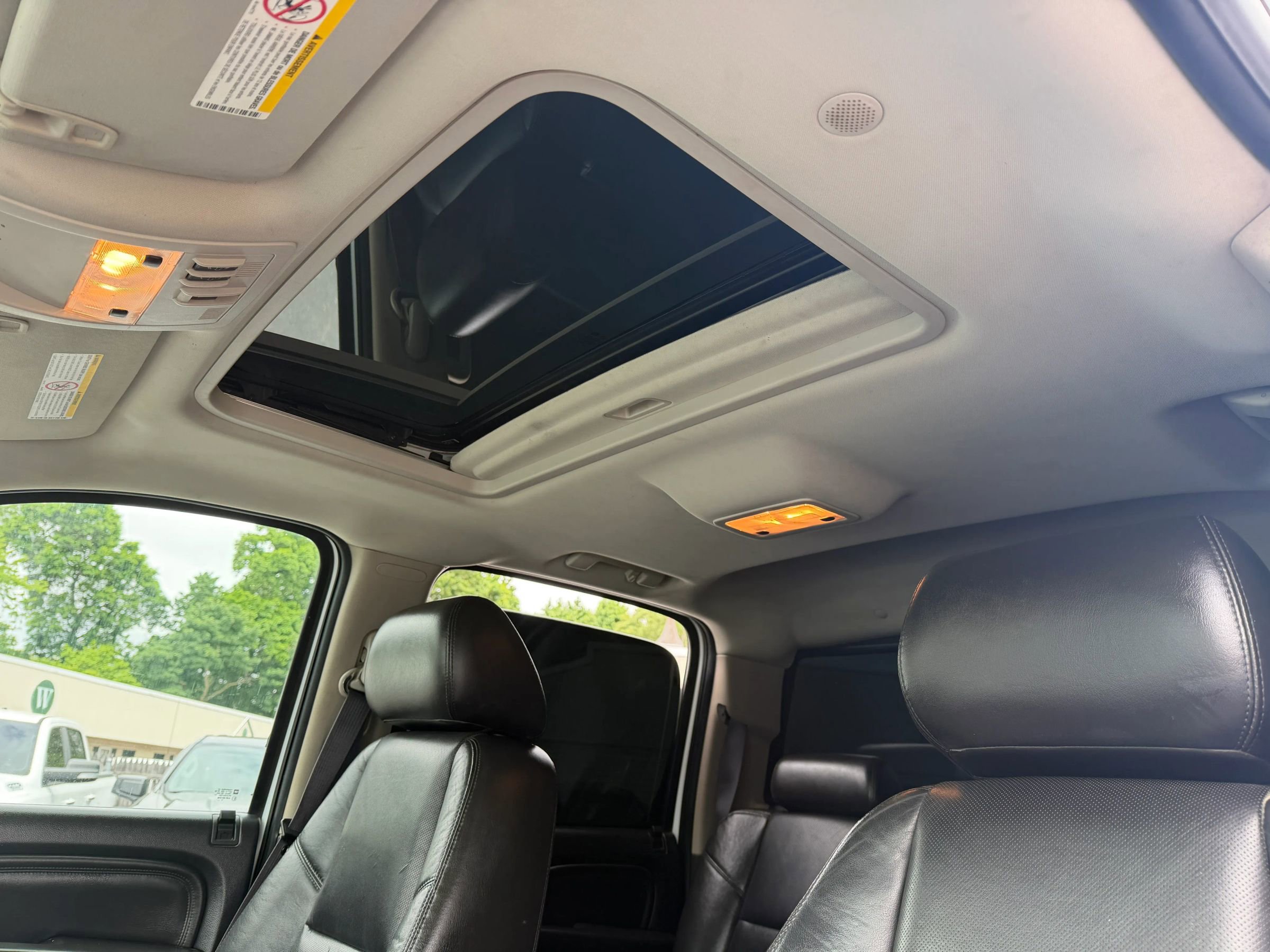 Used 2011 GMC Sierra 2500 Denali w/ Suspension Package, Off-Road AWD/4WD image 14