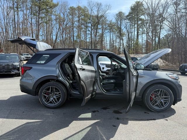 Used 2026 Ford Explorer ST-Line w/ ST-Line Street Pack AWD/4WD image 28