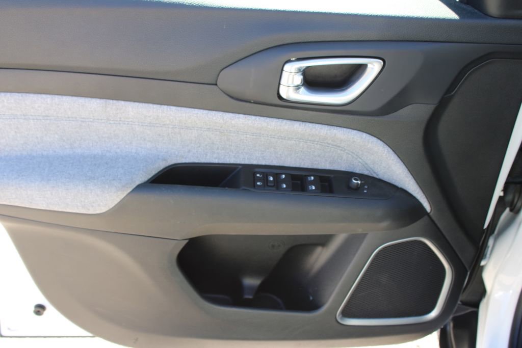 Used 2022 Jeep Compass Latitude image 29