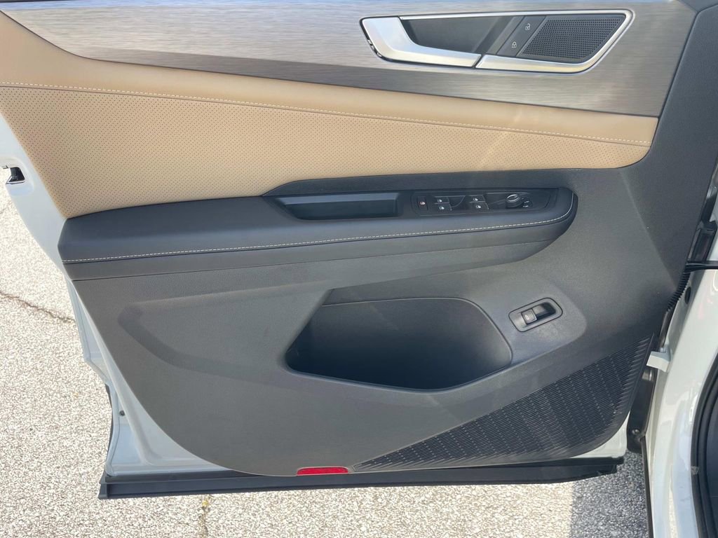 Used 2025 Volkswagen Atlas Cross Sport SE image 14