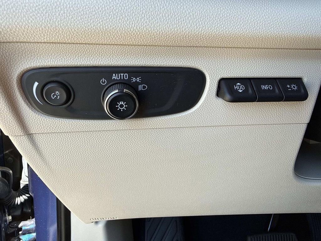 Used 2023 Buick Envision Avenir AWD/4WD image 31