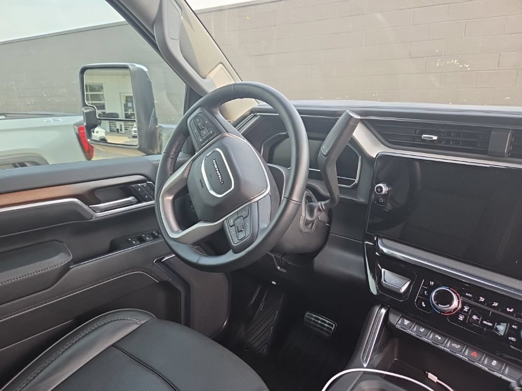 Used 2025 GMC Sierra 2500 Denali w/ Denali Reserve Package AWD/4WD image 13