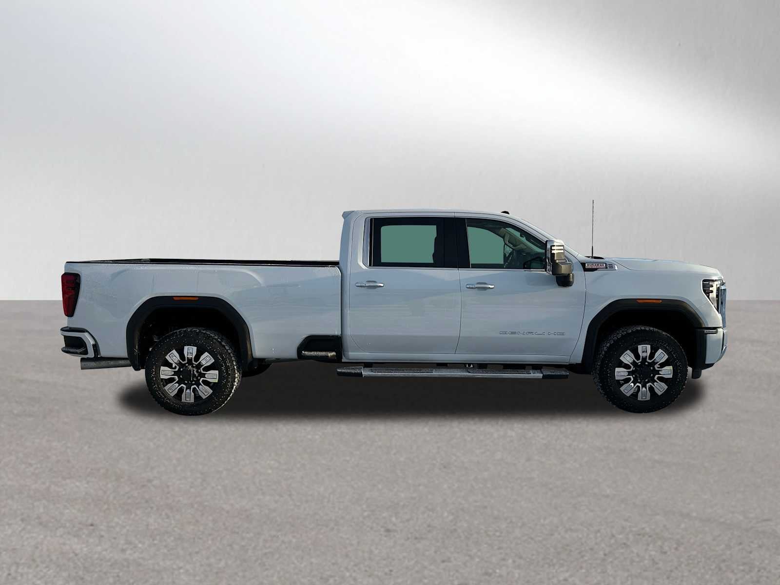 New 2026 GMC Sierra 3500 Denali w/ Denali Reserve Package AWD/4WD image 2