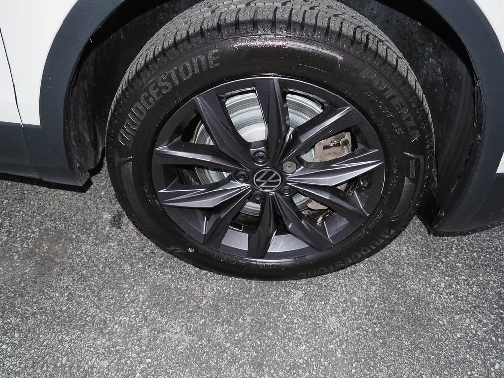 Used 2022 Volkswagen Tiguan SE w/ Panoramic Sunroof Package image 36