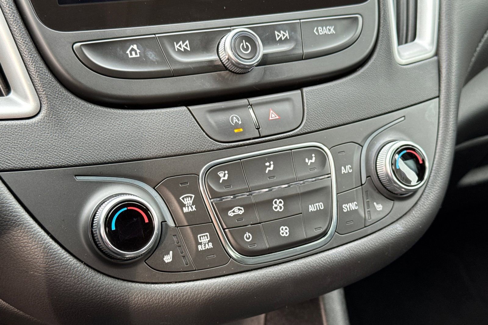 Certified 2022 Chevrolet Malibu LT w/ Leather Package image 21