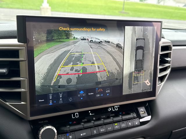 Used 2025 Toyota Tundra Limited AWD/4WD image 31