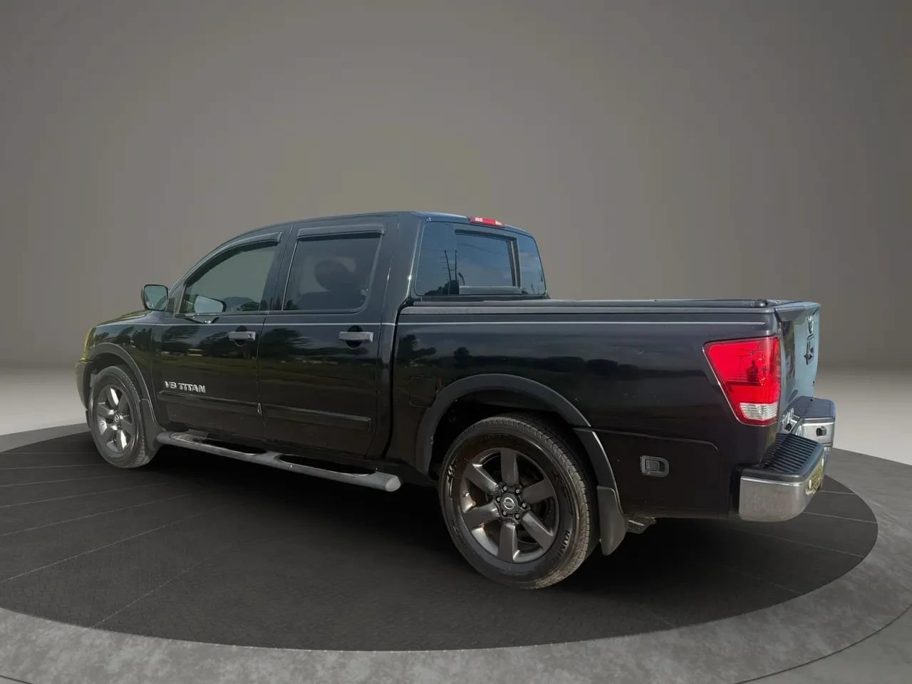Used 2015 Nissan Titan SV w/ SV Value Truck Package RWD image 5
