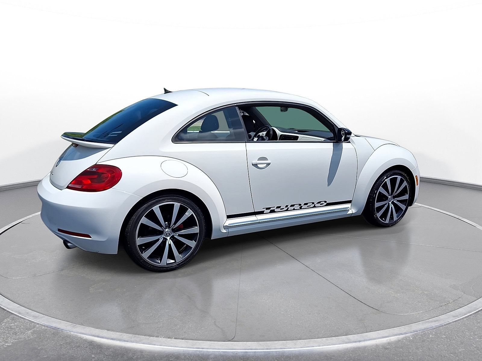 Used 2012 Volkswagen Beetle Turbo FWD image 8