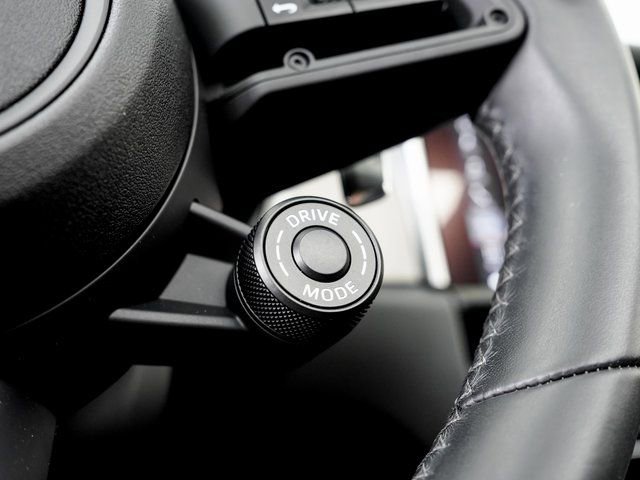 Certified 2023 Porsche Macan Turbo image 15