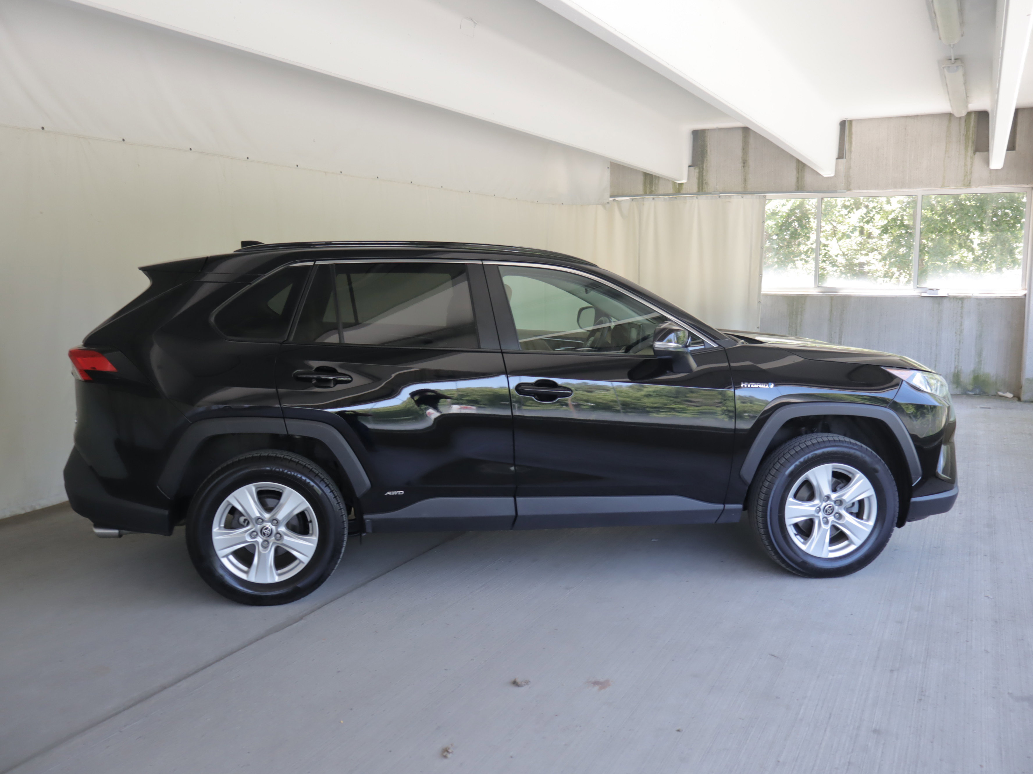 Used 2021 Toyota RAV4 XLE w/ Convenience Package AWD/4WD image 6