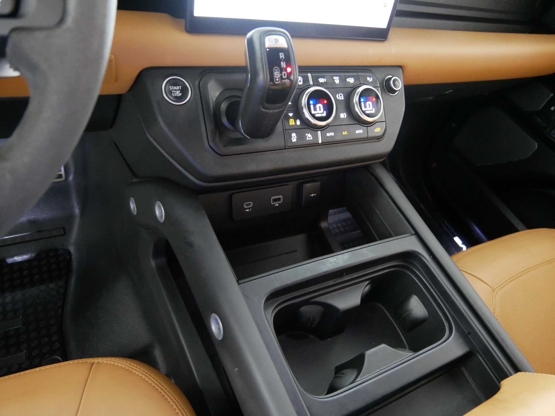 Used 2023 Land Rover Defender 110 V8 AWD/4WD image 24
