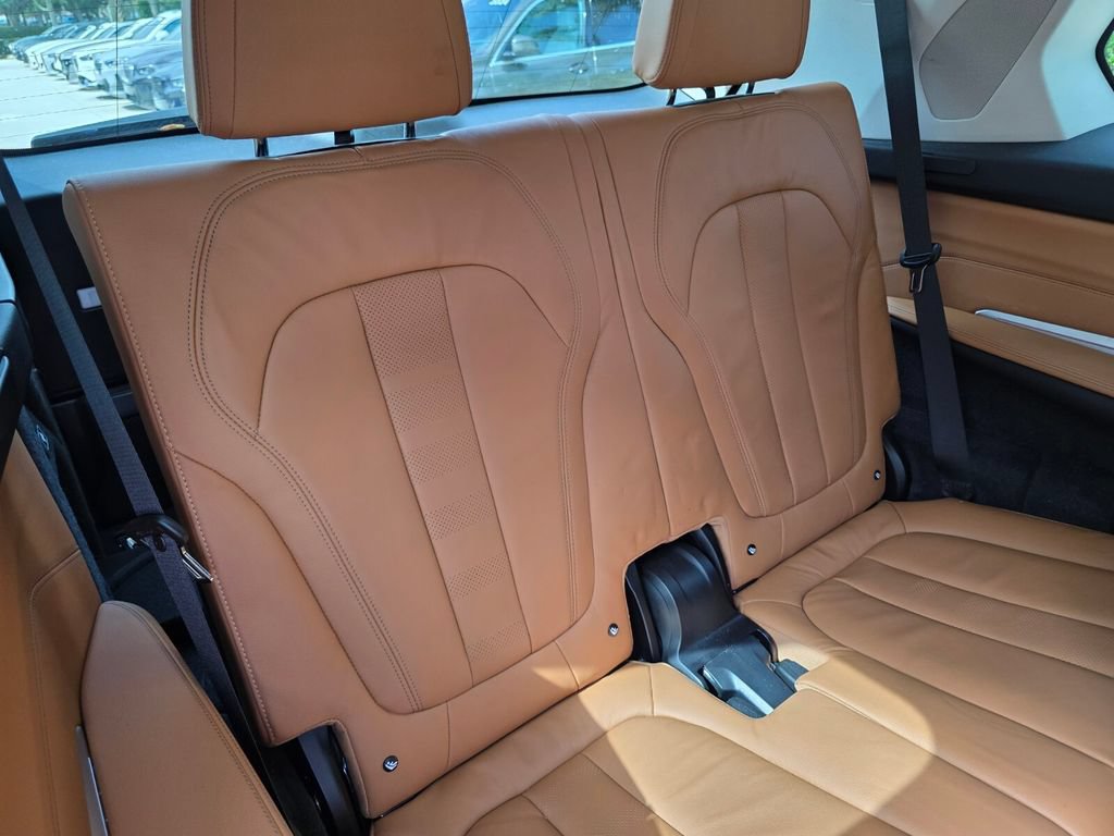 Used 2022 BMW X7 xDrive40i w/ Premium Package AWD/4WD image 28