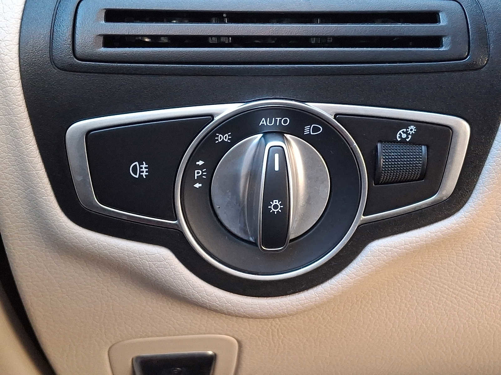 Used 2022 Mercedes-Benz GLC 300 4MATIC image 17