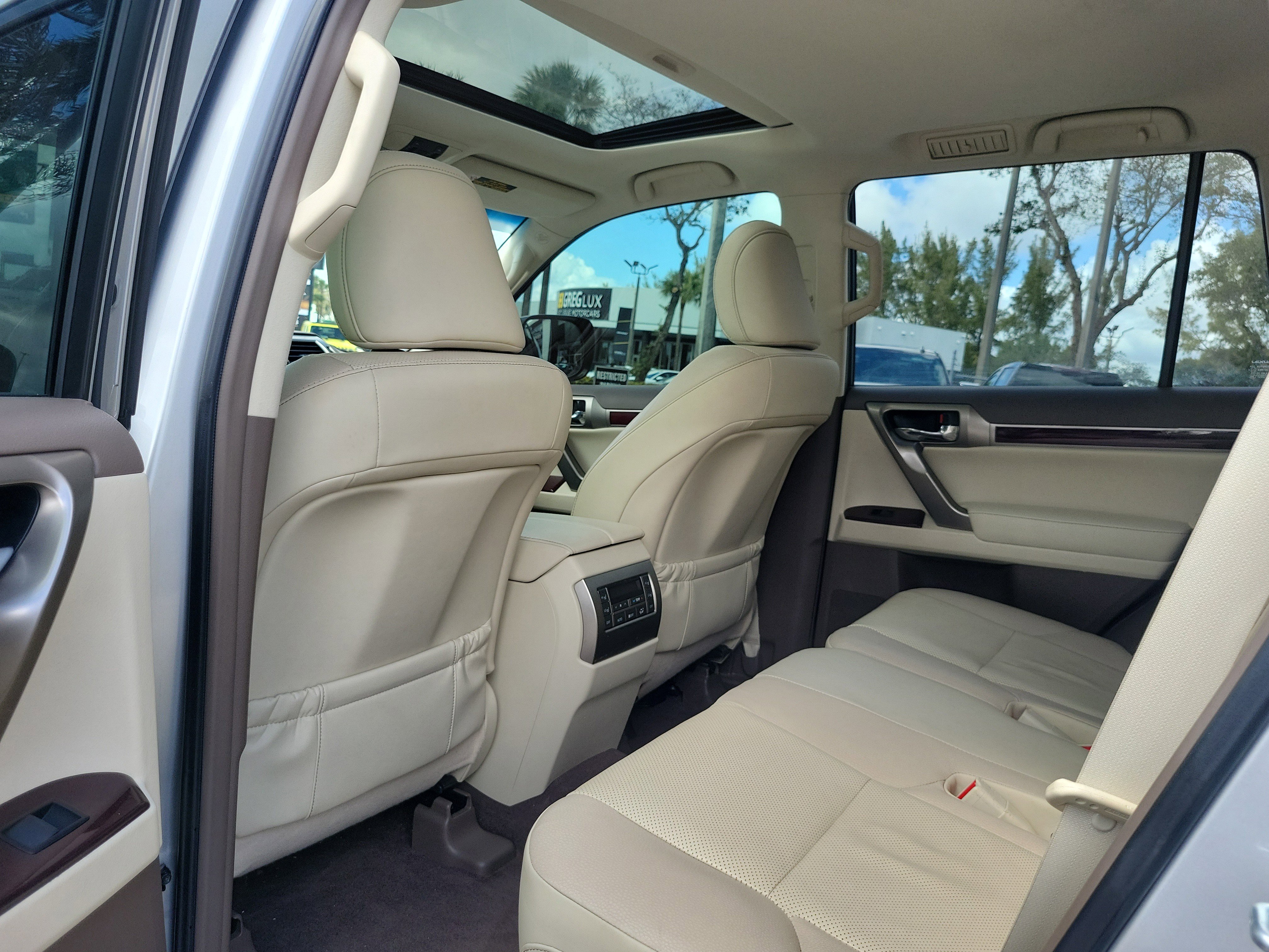Used 2019 Lexus GX 460 Premium w/ Premium Package image 11