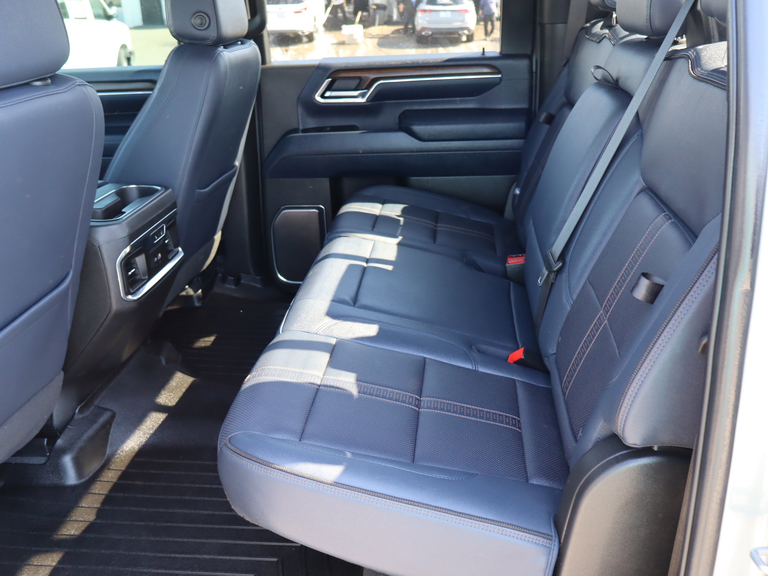 Used 2024 Chevrolet Silverado 2500 High Country w/ High Country Premium Package image 36