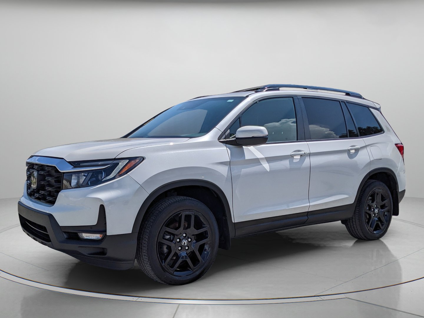 Used 2025 Honda Passport EX-L image 2