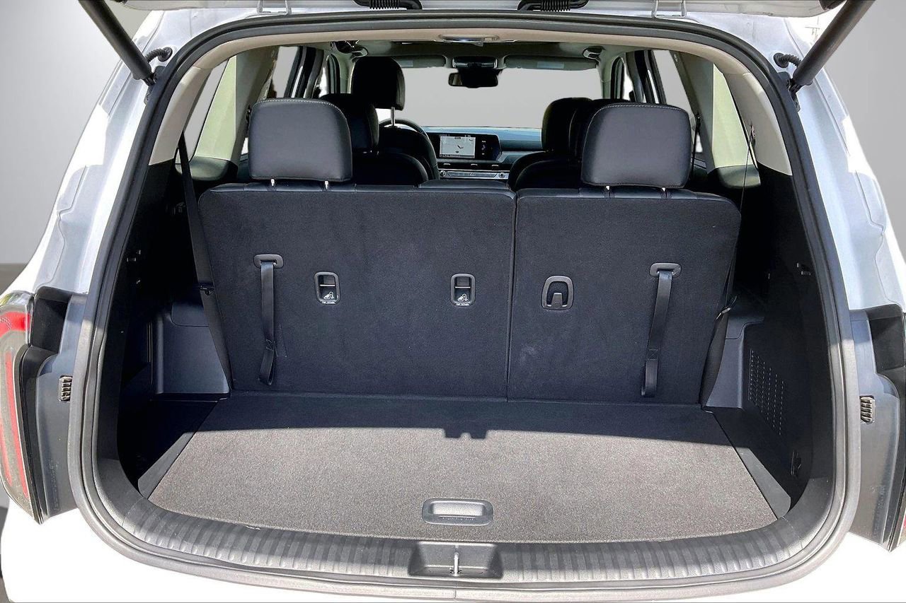 Used 2025 Kia Telluride EX w/ EX Captain's Chair Package FWD image 28
