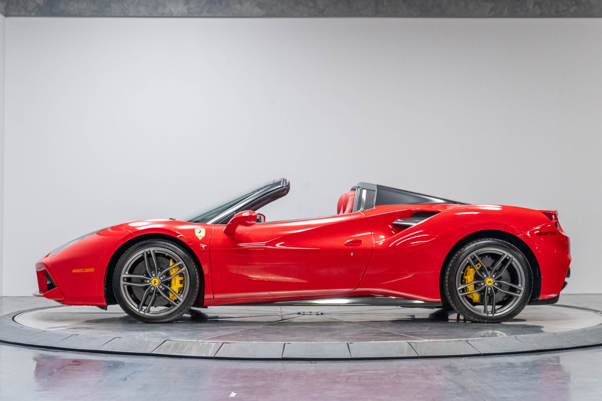 Used 2018 Ferrari 488 Spider RWD image 42