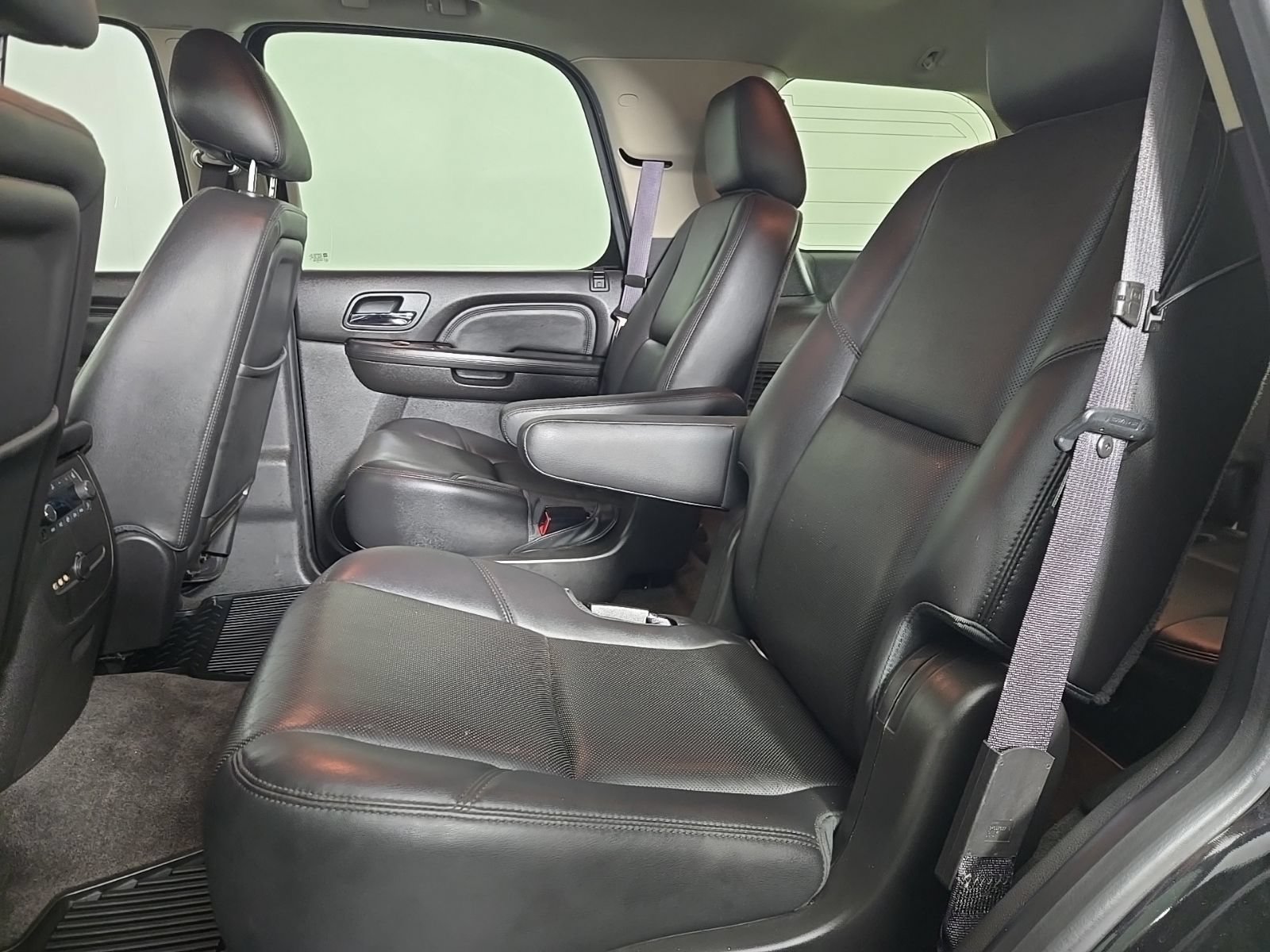 Used 2012 GMC Yukon Denali RWD image 12