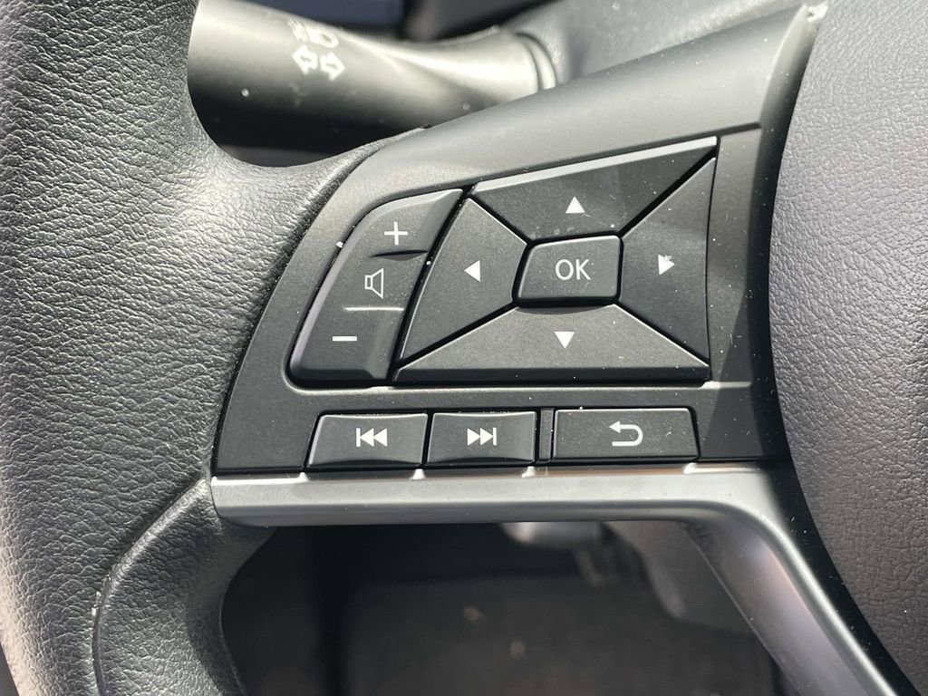 Used 2025 Nissan Versa SV w/ Trunk Package image 18