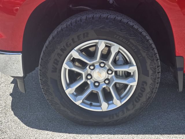 Used 2025 Chevrolet Silverado 1500 LT AWD/4WD image 9