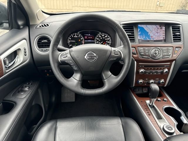 Used 2018 Nissan Pathfinder Platinum w/ Cargo Package image 13