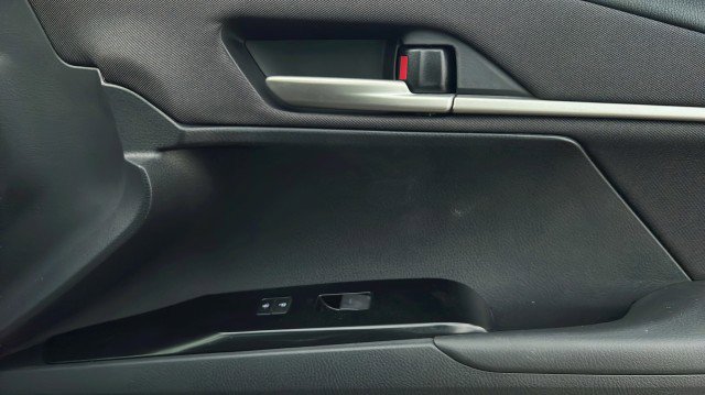 Used 2025 Toyota Camry LE image 11