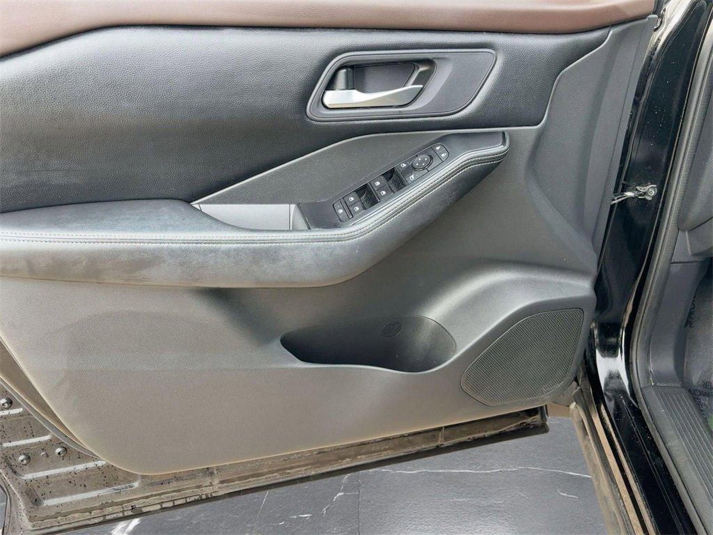 Used 2022 Nissan Rogue SV image 14