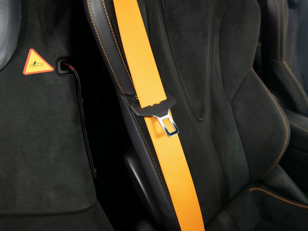 Used 2024 McLaren 750S Spider RWD image 37