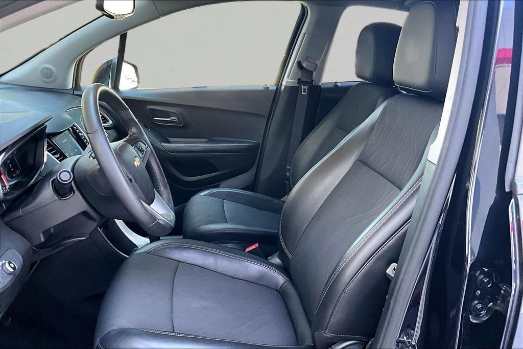 Used 2022 Chevrolet Trax LT w/ LT Convenience Package FWD image 19