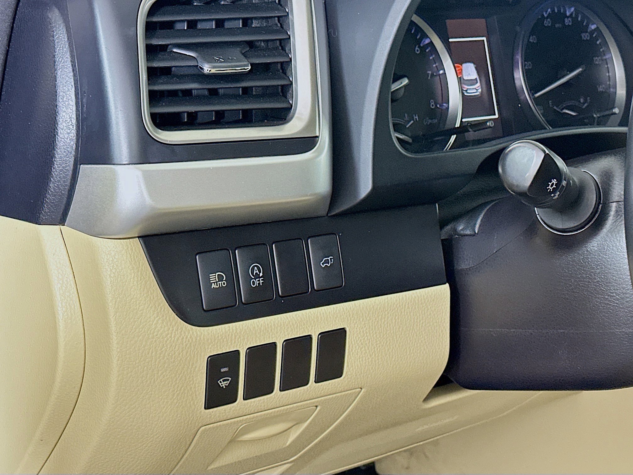 Used 2017 Toyota Highlander XLE FWD image 17