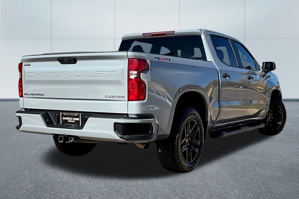 Used 2024 Chevrolet Silverado 1500 Custom image 2