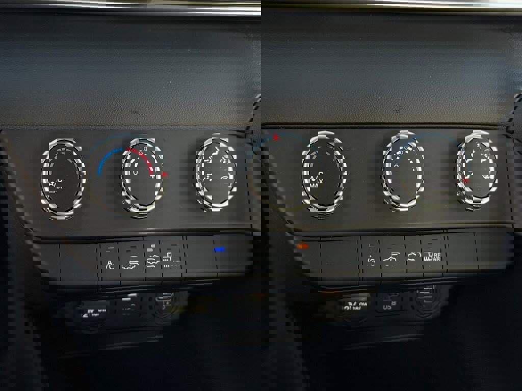 Certified 2023 Hyundai Elantra SE image 17