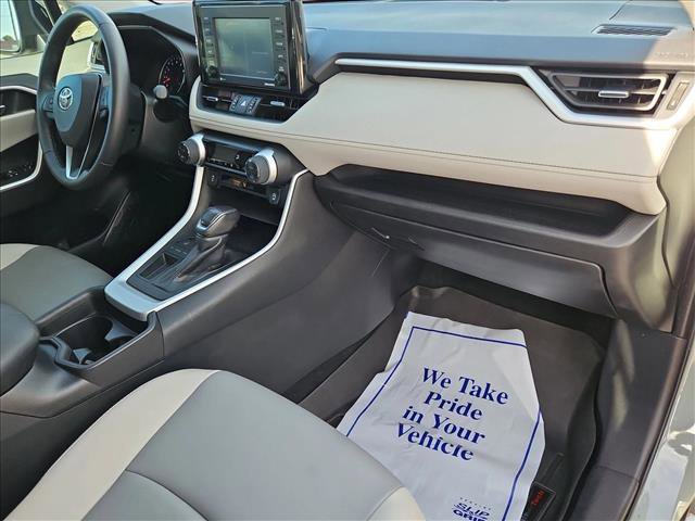 Used 2021 Toyota RAV4 XLE Premium image 21