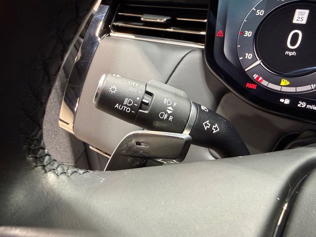 Used 2025 Land Rover Range Rover Sport Dynamic SE image 36