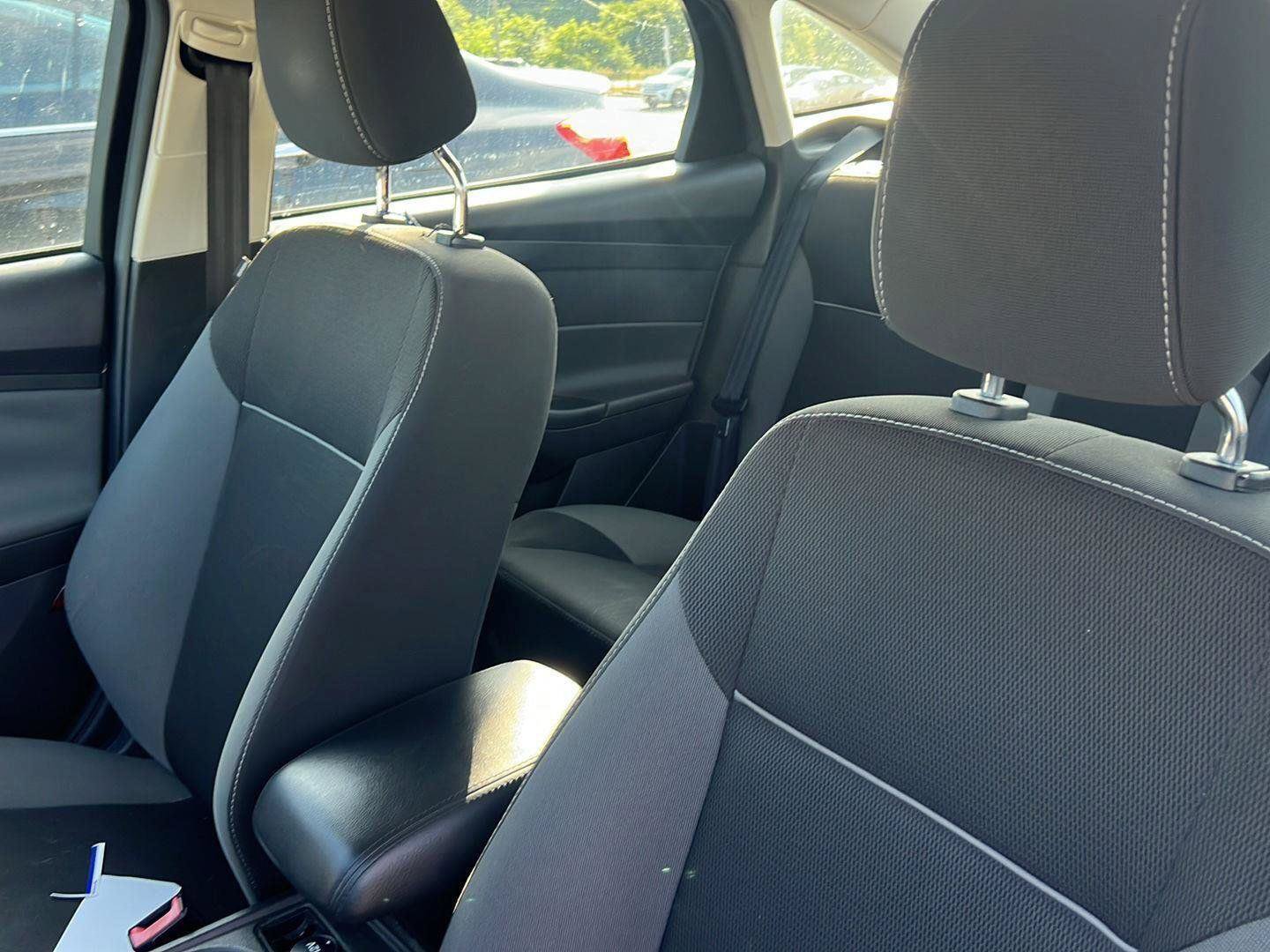 Used 2012 Ford Focus SE FWD image 9