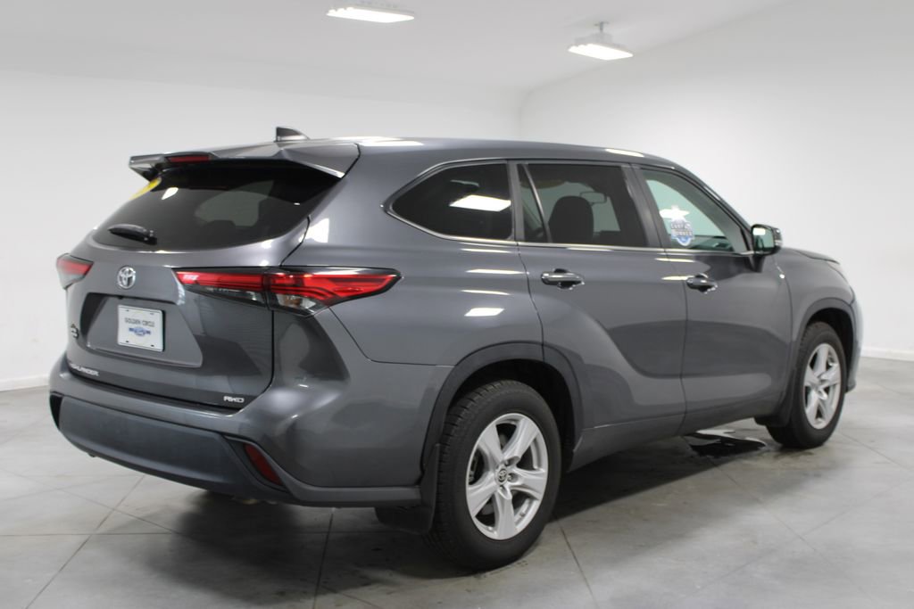 Used 2023 Toyota Highlander L image 12