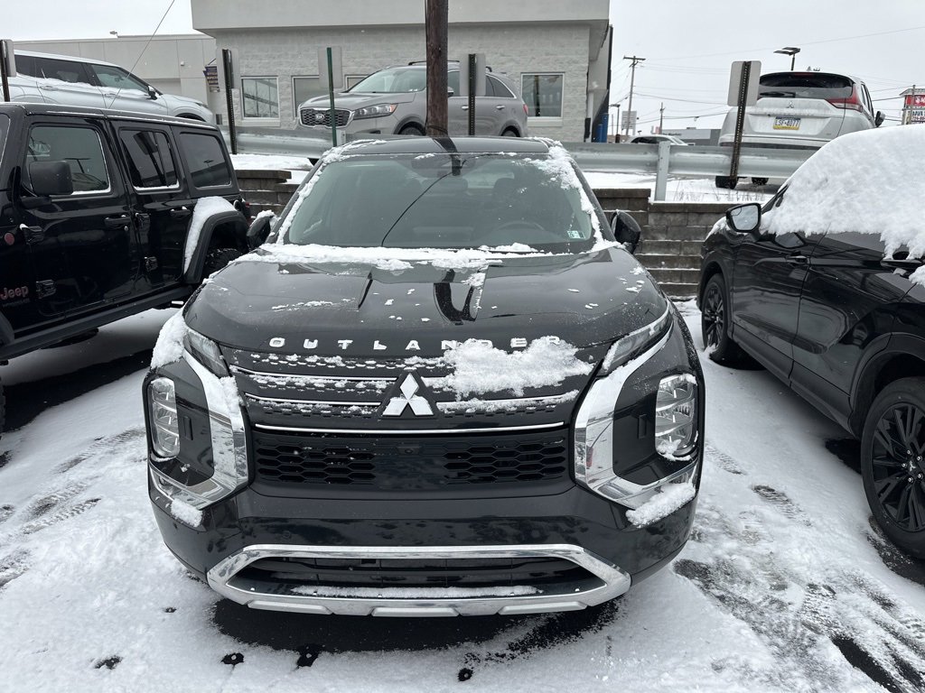 Used 2024 Mitsubishi Outlander SE image 8