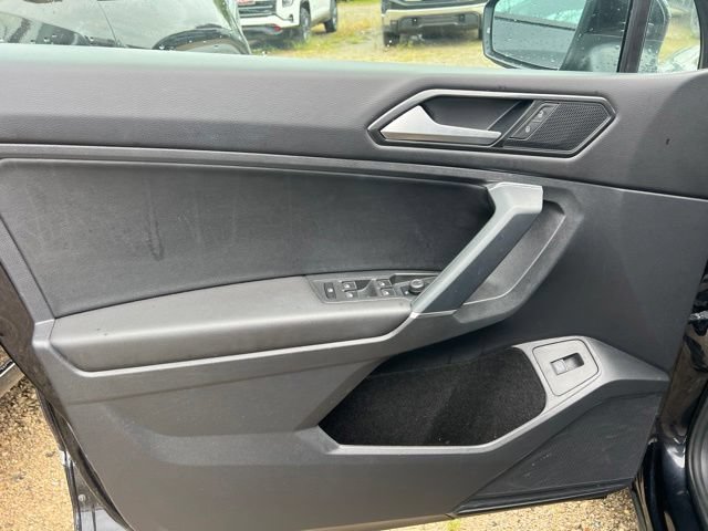 Used 2018 Volkswagen Tiguan SEL AWD/4WD image 9