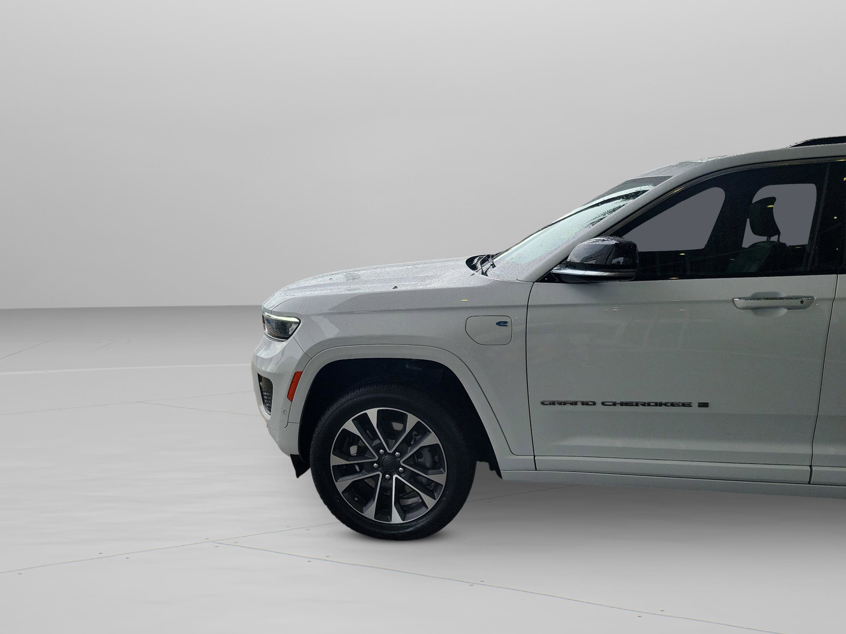 Used 2022 Jeep Grand Cherokee Overland w/ Luxury Tech Group IV image 9