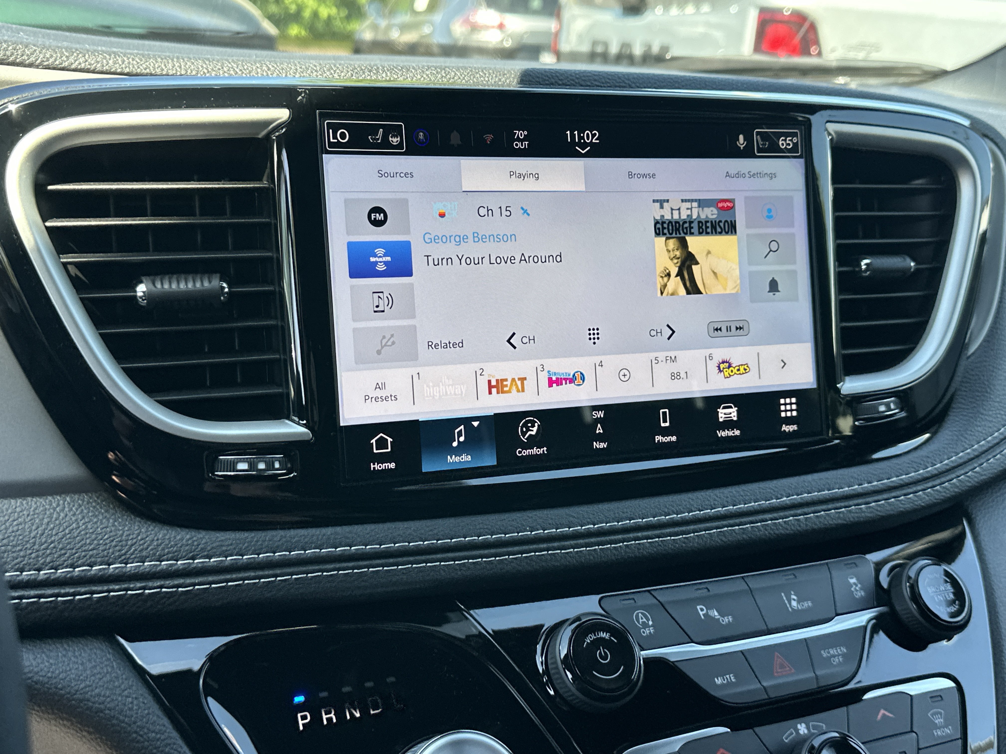 New 2027 Chrysler Pacifica Limited w/ Family Tech Group FWD image 7