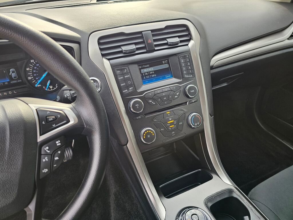 Used 2018 Ford Fusion SE FWD image 20