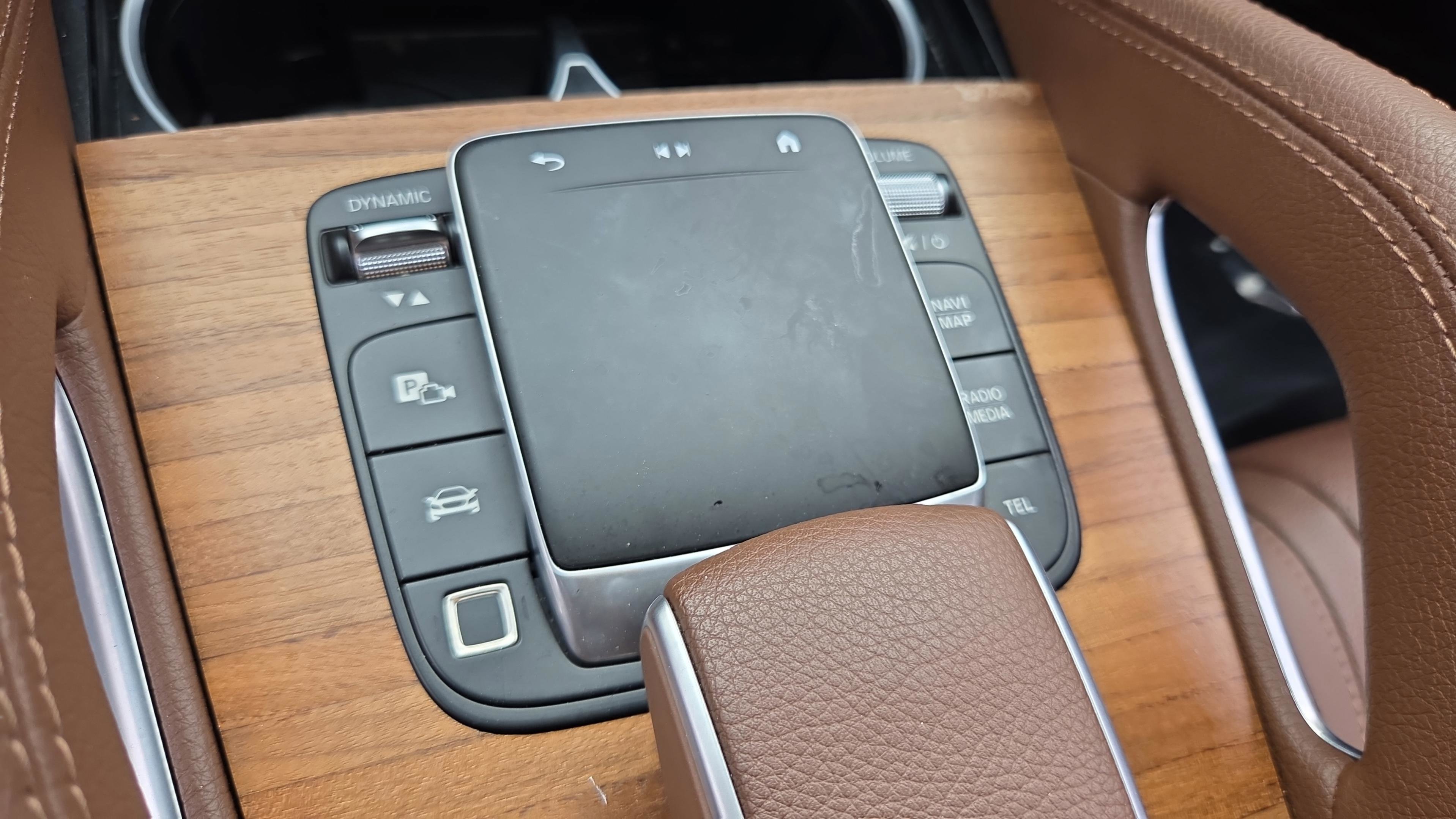 Used 2025 Mercedes-Benz GLE 450e 4MATIC w/ Winter Package image 21