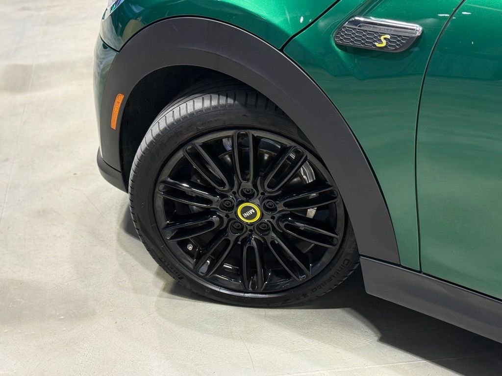 Used 2024 MINI Cooper SE w/ Signature Upholstery Package image 5