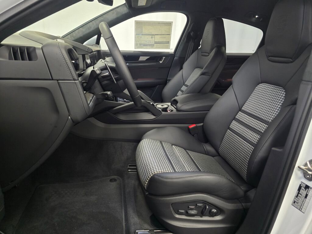 New 2026 Porsche Cayenne GTS image 14