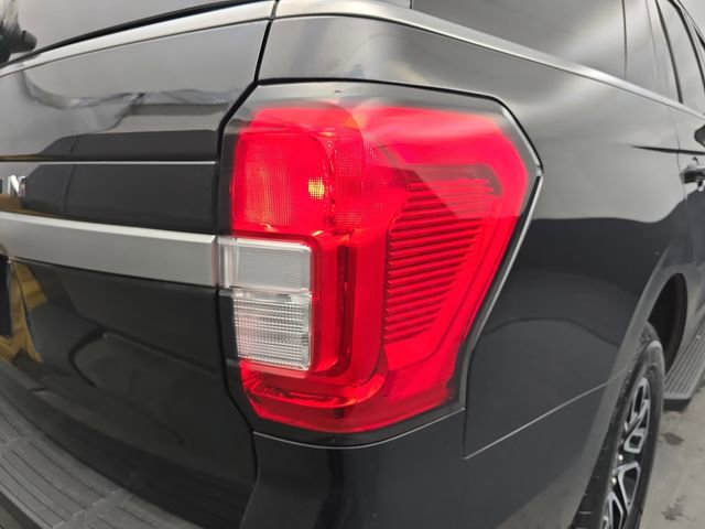 Used 2024 Ford Expedition XLT image 19